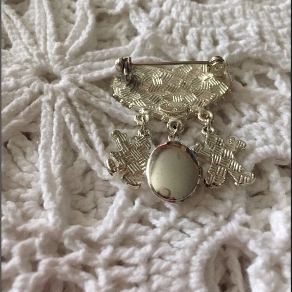 Grandma’s Are Great Brooch With Attached Locket - Picture 3 of 3
